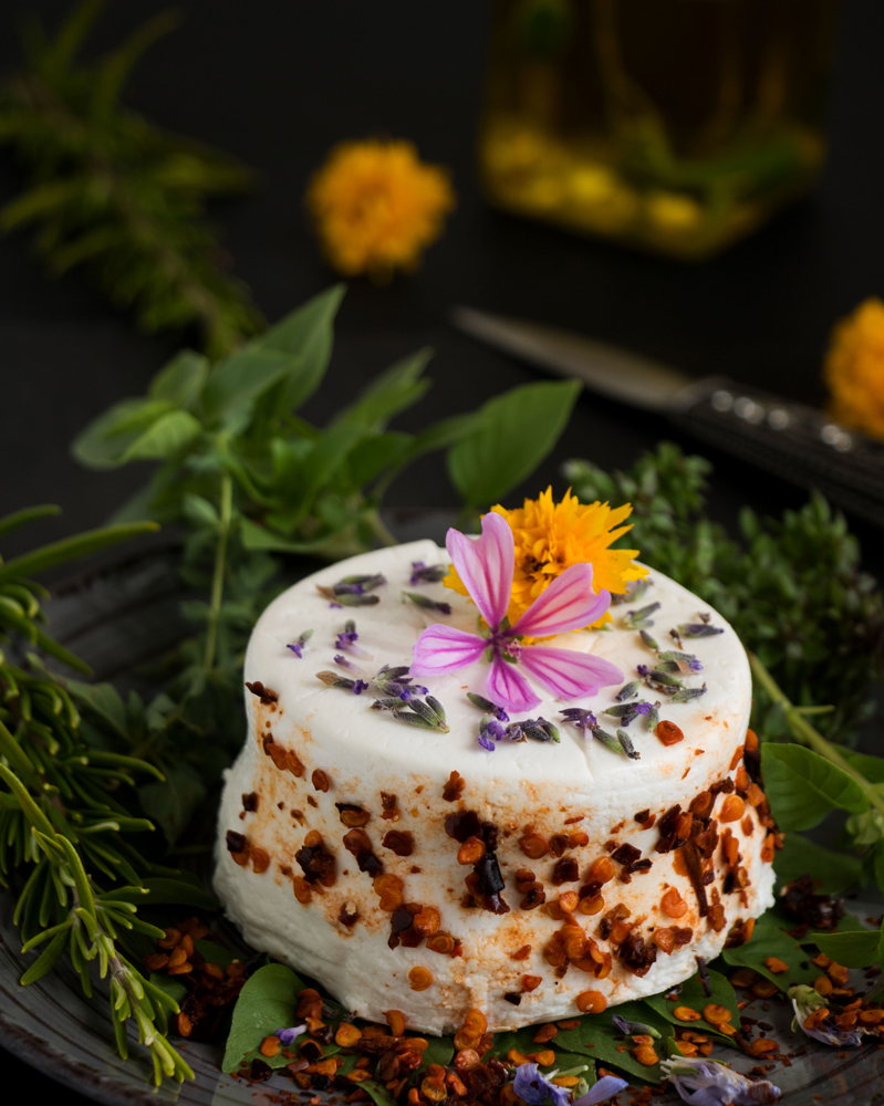 close-up-cake-table